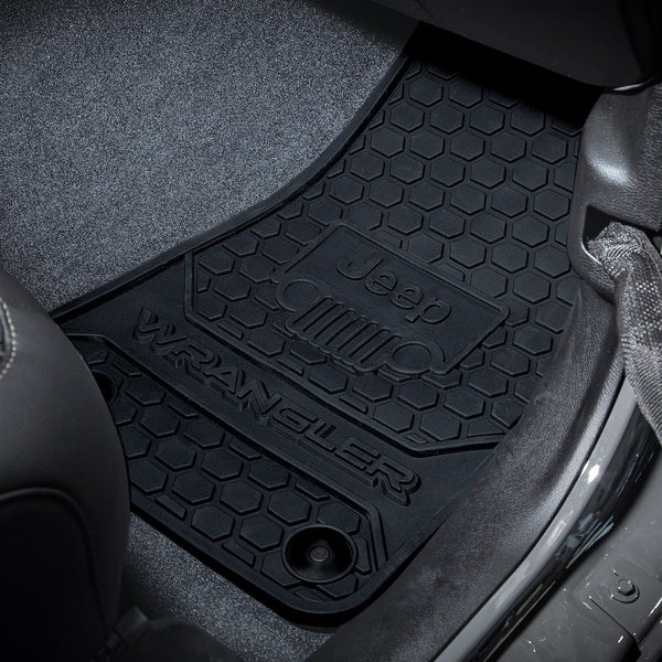 PlastiColor Floor Mat With Jeep Logo (MPN: 001805R01)