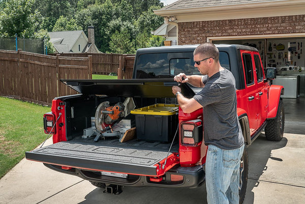 Rugged Ridge Armis Hard Folding Tonneau Cover (MPN: 13550.24)