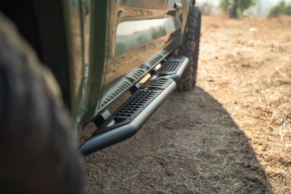 DV8 Offroad Round Tube Side Steps (MPN: SRTT2-01)