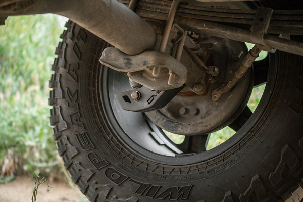 DV8 Offroad Rear Shock Skid Plates (MPN: SPTT1-02)