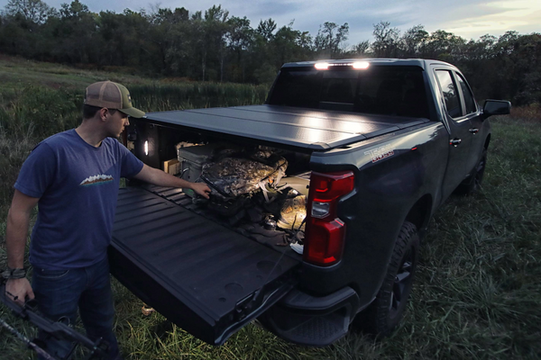 Leer Hard Folding Tonneau Cover (MPN: 631345)