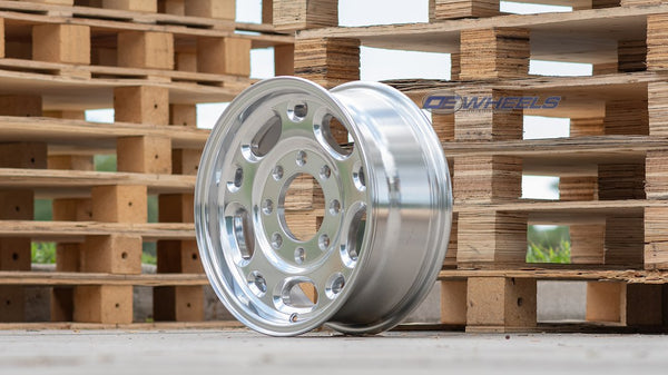 OE Wheels CV82 Aluminum Wheel (MPN: CV82-16065-8650-28P)