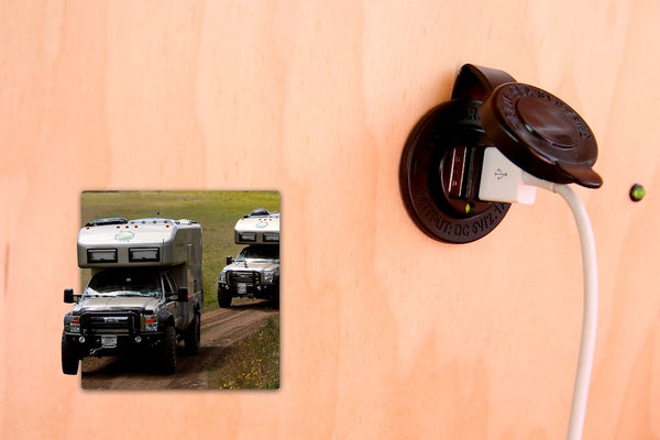 USB outlet for charging devices (MPN: 1016-BSS)