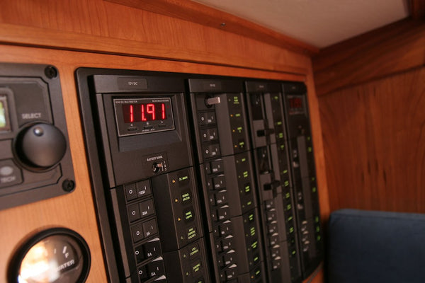 Blue Sea Circuit Tester with Digital Display (MPN: 8248-BSS)