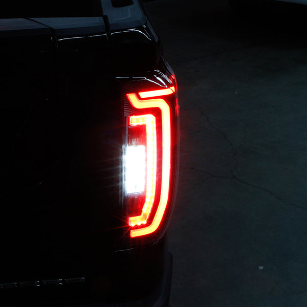 Xtune Tail Light Assembly (MPN: 9051951)