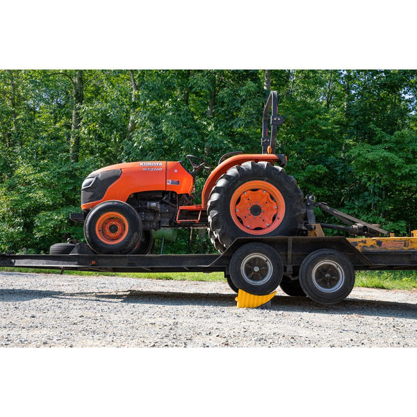 Camco Curved Trailer-Aid with Wheel Chock (MPN: 44436)