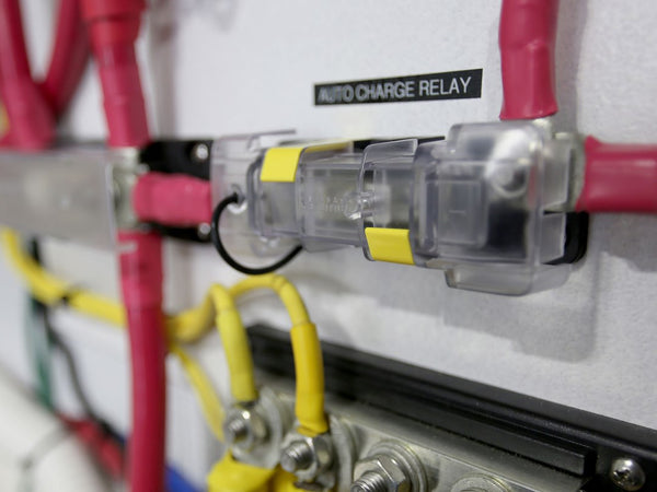 Blue Sea Fuse Block 200 Amps (MPN: 7720-BSS)