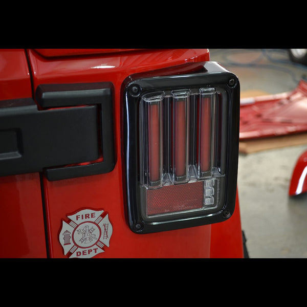 RECON Truck Accessories Tail Light Assembly (MPN: 264234LEDCL)