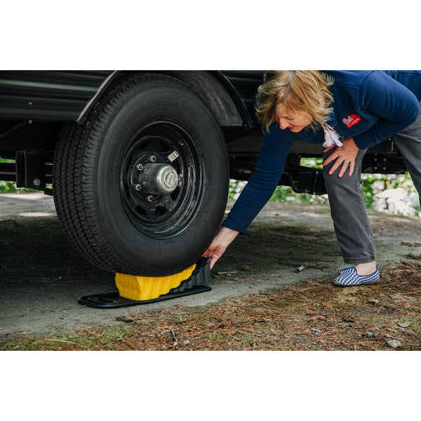 Camco Wheel Chock and Leveler Set (MPN: 44423)