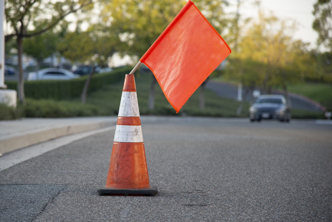 Keeper Safety Flag With Dowel (MPN: 04901) – Sprinter Parts Depot