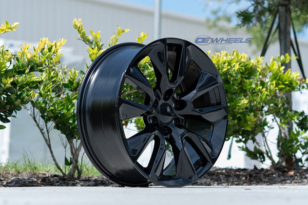 OE Wheels CV32 22 Inch Aluminum Wheel (MPN: CV32-22090-6550-28B)
