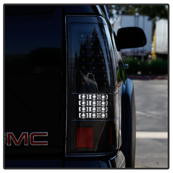Spyder Automotive Tail Light Assembly (MPN: 5002082)