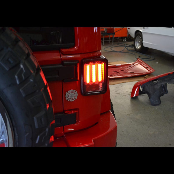 RECON Truck Accessories Tail Light Assembly (MPN: 264234LEDCL)