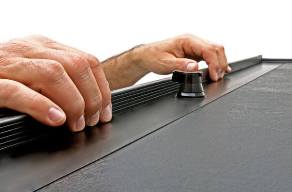 Roll-N-Lock M-Series Retractable Tonneau Cover (MPN: LG262M)