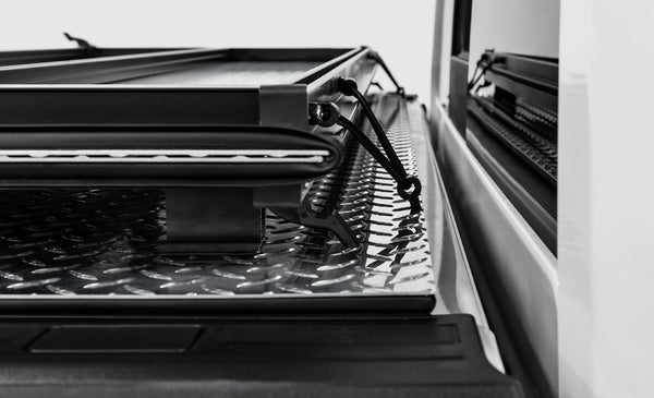 LoMax Hard Tri-Fold Tonneau Cover (MPN: B3020109)