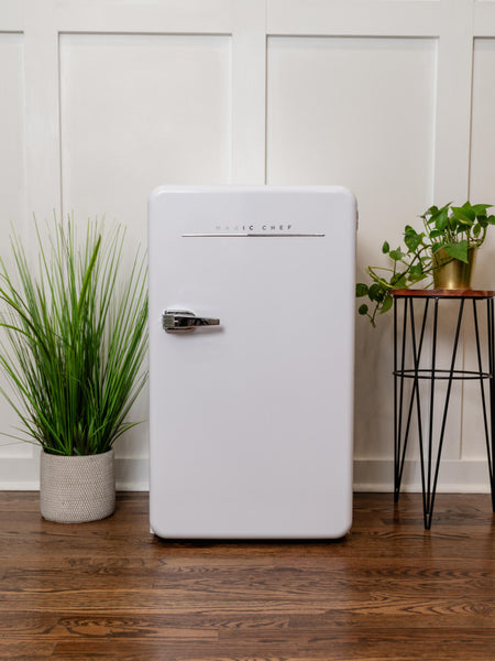 Magic Chef Single Compartment Mini Refrigerator (MPN: MCR32CHW)