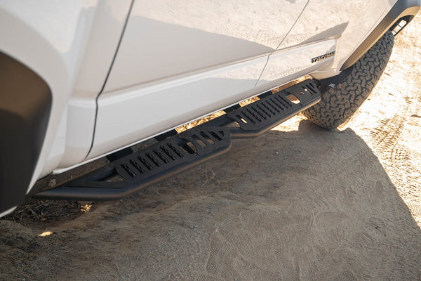 DV8 Offroad Round Tube Side Steps (MPN: SRTT1-03)