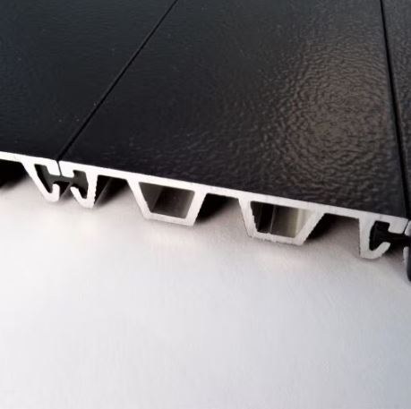 Pace Edwards Switchblade Metal Tonneau Cover (MPN: SMFA31A62)