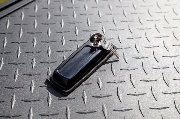 Dee Zee Hard Folding Tonneau Cover (MPN: DZ 19551)